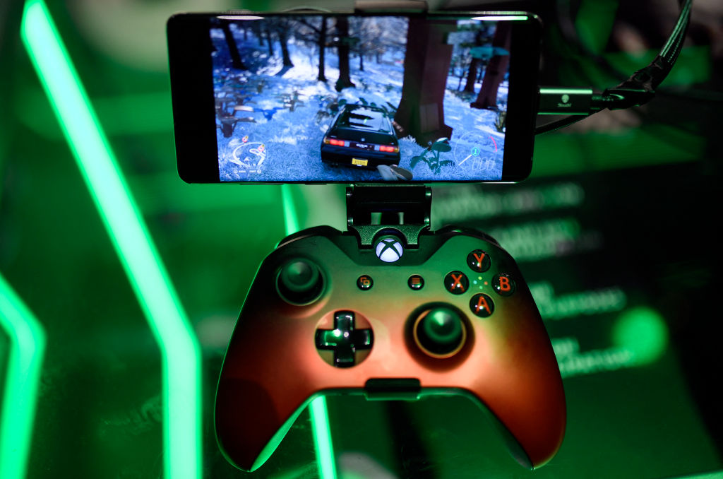 GenjiTalkGames - Microsoft to offer Xbox games directly on Android through its app, following US court ruling that forces Google to open Play Store to third-party app stores and alternative payment options. Available in November. #XboxOnAndroid #GooglePlayRuling #GamingOnMobile