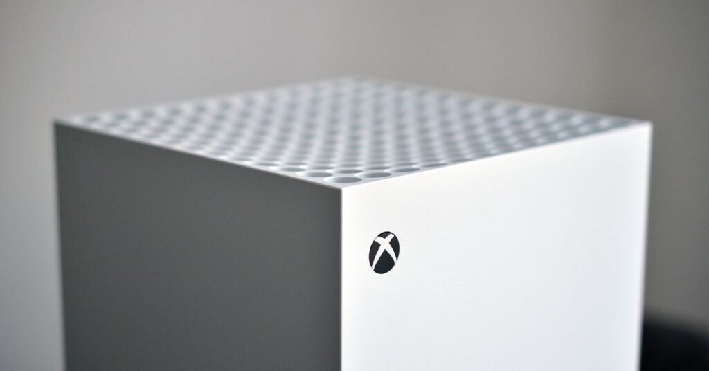 GenjiTalkGames - Microsoft releases discless Xbox Series X in white, without option to add disc drive, priced at $449.99. No internal changes confirmed yet. Xbox Series S also gets white variant. Xbox digital edition heatsink upgrade rumored. #XboxSeriesX #GamingNews #XboxDigital