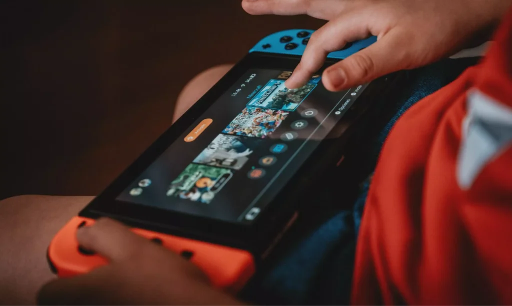 GenjiTalkGames - Nintendo confirms next-gen Switch will have backward compatibility & support Switch Online. Launch date remains uncertain, but likely before April 2025. #NintendoSwitch #Switch2 #GamingNews