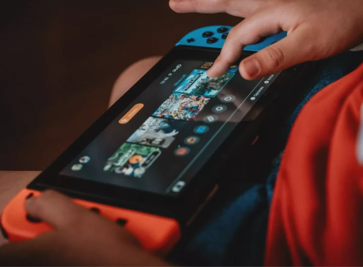 GenjiTalkGames - Nintendo confirms next-gen Switch will have backward compatibility & support Switch Online. Launch date remains uncertain, but likely before April 2025. #NintendoSwitch #Switch2 #GamingNews