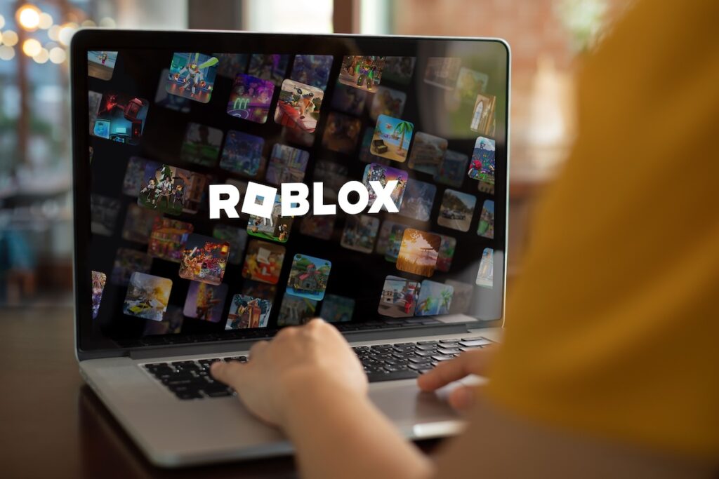 GenjiTalkGames - Roblox strengthens child safety! New rules restrict under-13 access to unrated experiences, social hangouts & free-form 2D creation. Changes start next year. #RobloxSafety #ChildOnlineSafety #OnlineGamingSafety