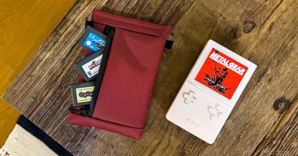 GenjiTalkGames - Protect your Analogue Pocket with WaterField Designs' stylish pouch! Great protection & game storage. Ships April 22nd. #AnaloguePocket #WaterFieldDesigns #RetroGaming